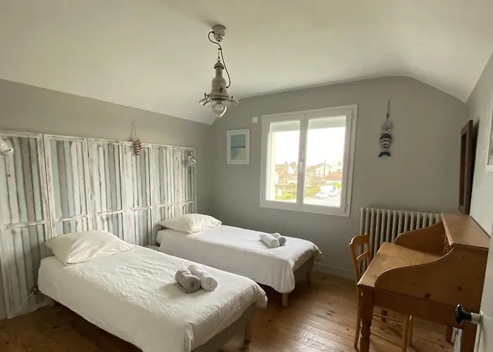 Holiday home La Maison Des Phares Lion-sur-Mer